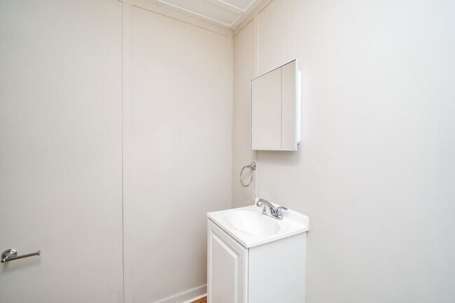 Building Photo - Newly Renovated 4BR Home- Move in Ready!