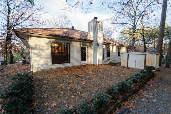 Building Photo - Charming 3 bedroom, 2 bath home that has been updated and is ready to be called home! This home h...