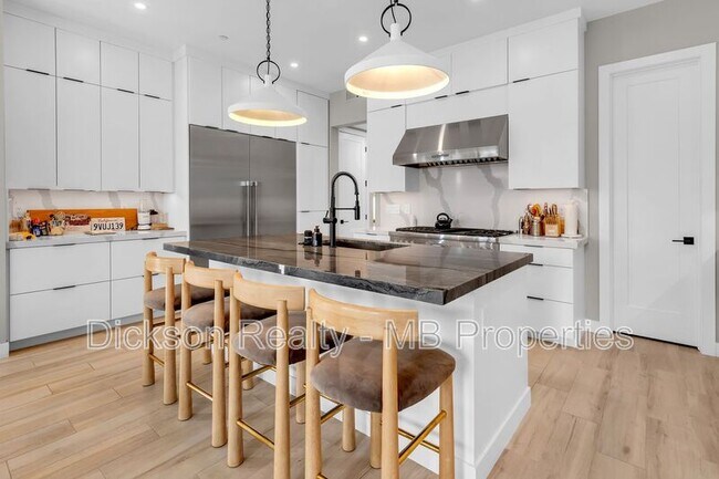 Building Photo - 76 Caballada St