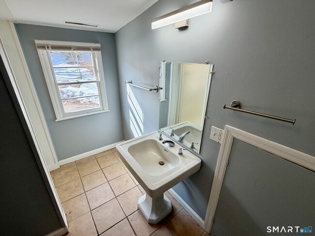 Building Photo - 25 Plymouth Rd