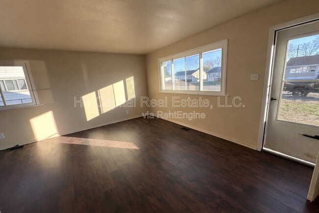 Building Photo - 133 Charlene St