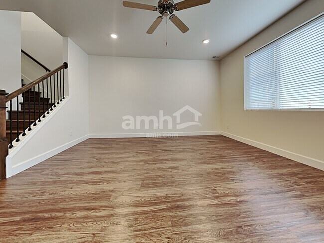 Building Photo - 9228 Tigerlilly St
