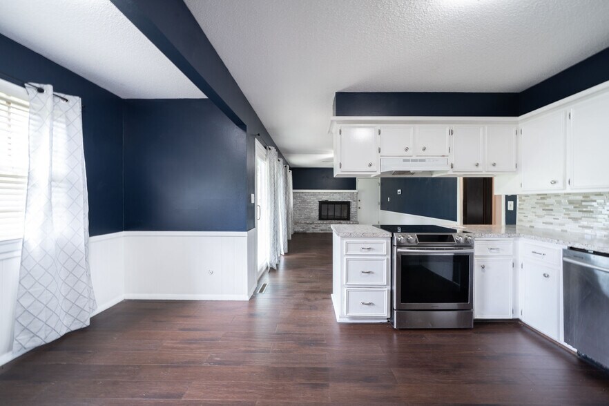 Building Photo - 617 N Willow Dr