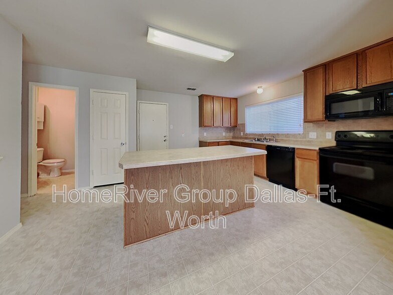 Building Photo - 5900 Calloway Dr