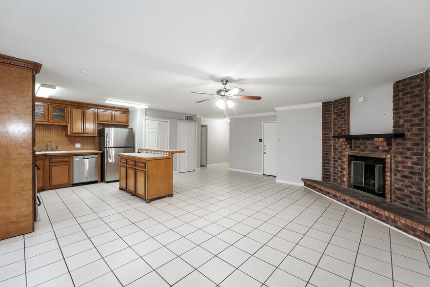 Building Photo - 2839 Canary Ln