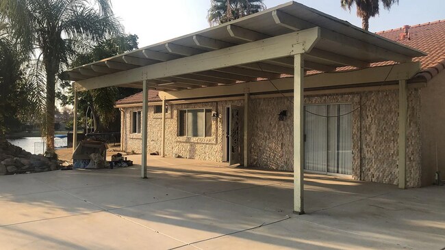 Building Photo - Beautiful NW Bakersfield Home with Lake Ac...