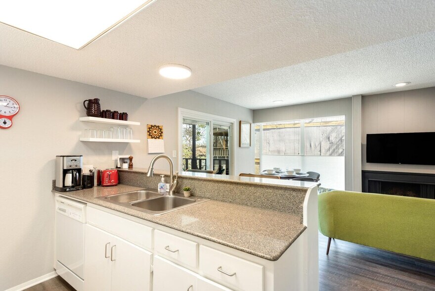 Building Photo - 2205 Spring Creek Dr
