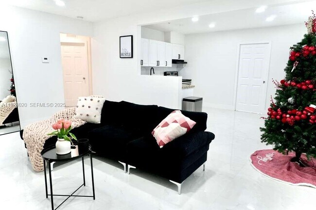 Building Photo - 1213 NW 6th Ave