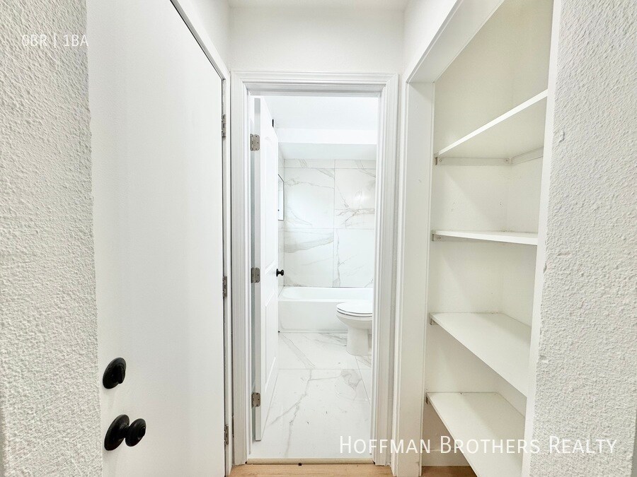 Building Photo - 5723 Willowcrest Ave