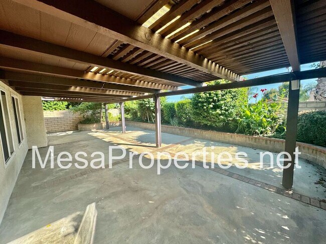 Building Photo - 1488 Poppy Ave
