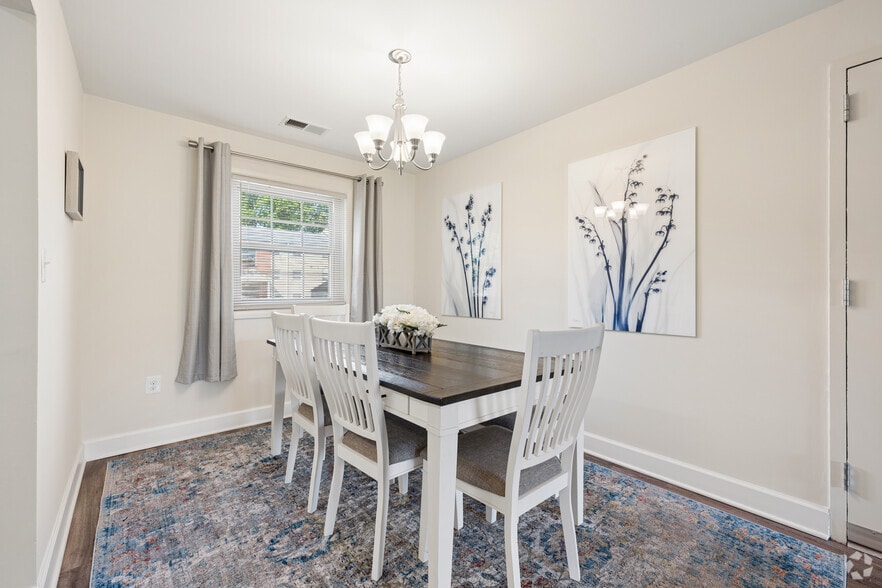 2BR, 1BA - 722SF - Dining Room - Rockdale Gardens Apartments & Townhomes*