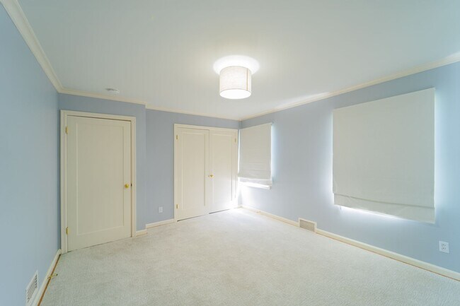 Building Photo - 1025 SW Davenport St