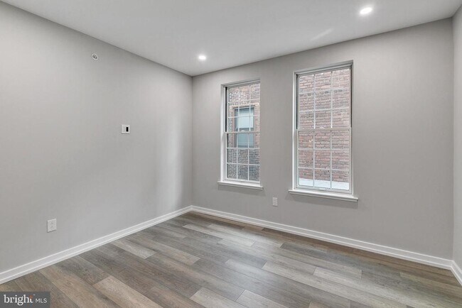 Building Photo - 752 S 16th St