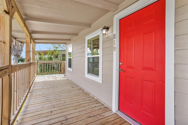 Building Photo - 219 Leeward Way