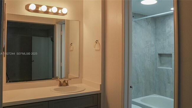 Building Photo - 9421 Evergreen Pl