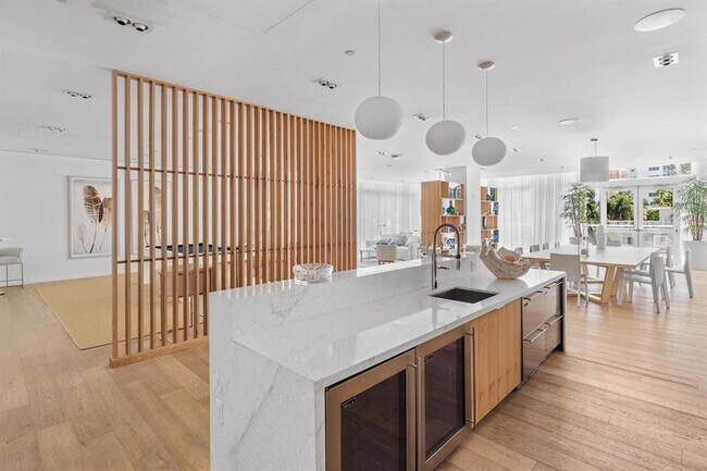 Building Photo - 401 N Birch Rd