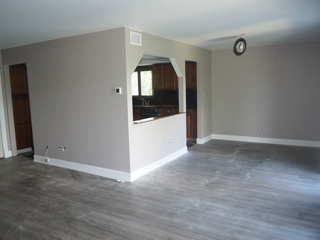Building Photo - 14531 Ravinia Ave