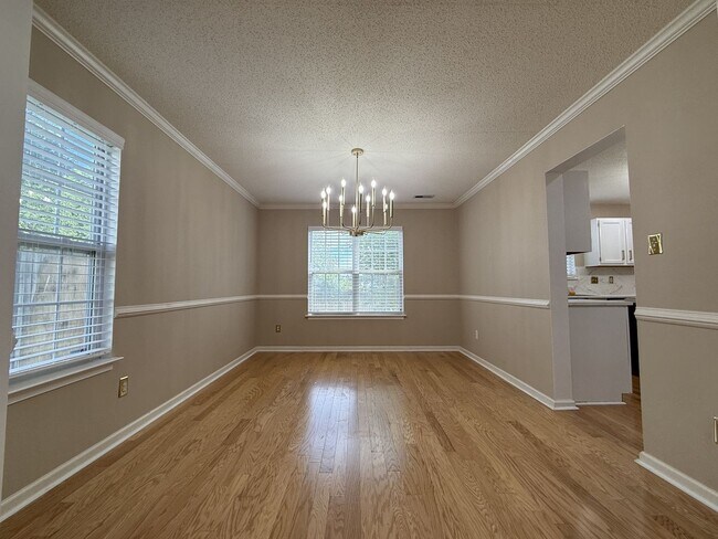 Building Photo - Newly Renovated Modern Home