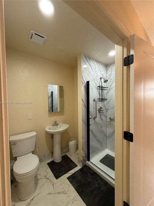 Building Photo - 5431 NW 17th Ct