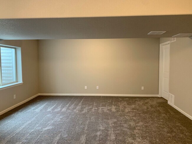 Building Photo - Main-Floor Living Meets Modern Comfort in Enclaves at Mountain Vista