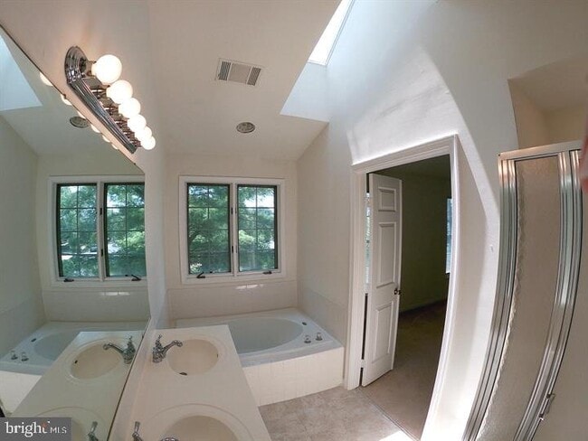 Building Photo - 2028 Madrillon Springs Ct