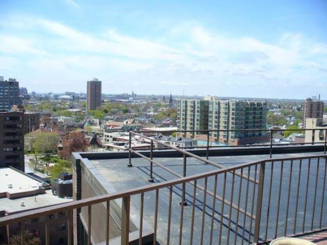 Building Photo - 1919 N Summit Ave