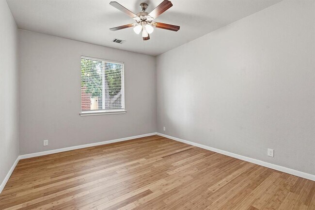 Building Photo - 4036 Barlow Dr