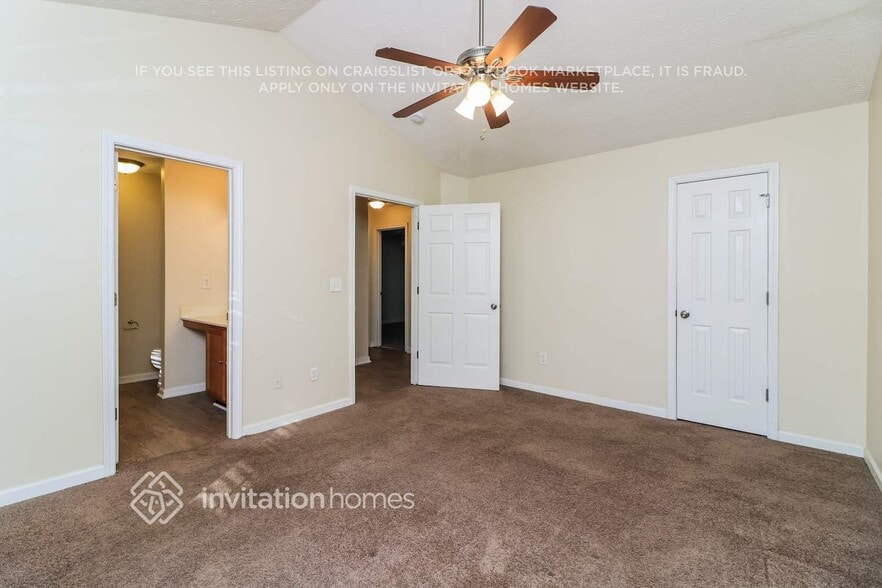 Building Photo - 66 Springbottom Dr SE