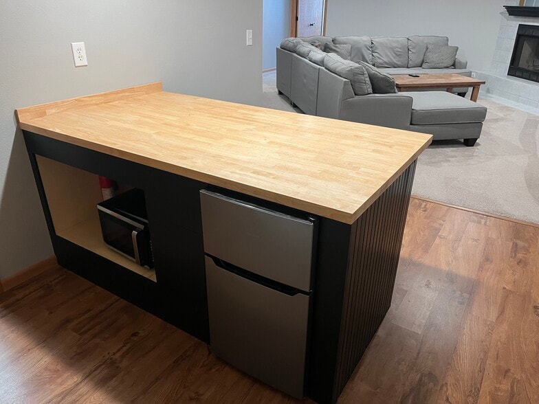 Building Photo - 1909 Holiday Rd