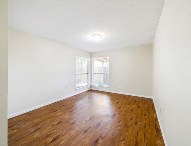 Building Photo - 10906 Canarywood Dr