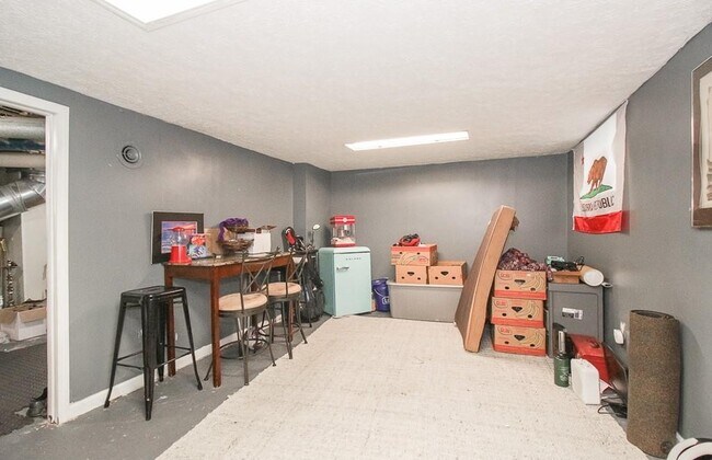 Building Photo - 4027 W 210th St
