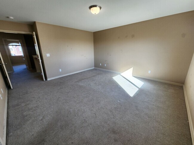 Building Photo - Stunning 4 Bed 3 Bath Home Near Peterson A...