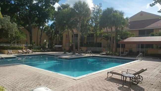 Building Photo - 917 Coral Club Dr
