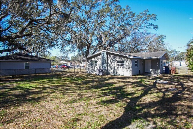 Building Photo - 213 S Bougainvillea Ave