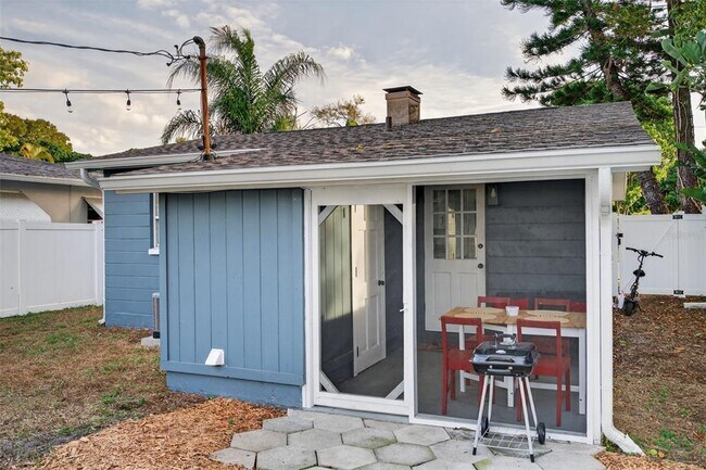 Building Photo - 2301 14th Ave N