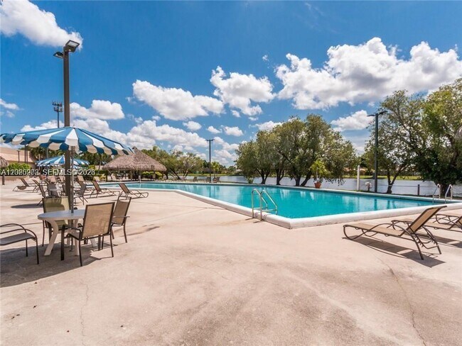 Building Photo - 436 Lakeview Dr