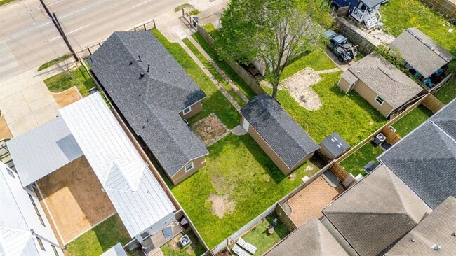 Building Photo - 1435 N Durham Dr