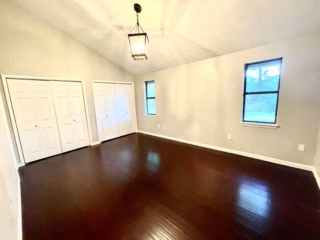 Building Photo - 3 Bedroom 2 Bath for Rent in Clinton