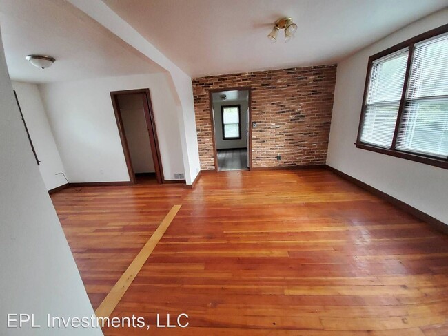 Building Photo - 1 br, 1 bath House - 1168 1/2 Shawano Avenue