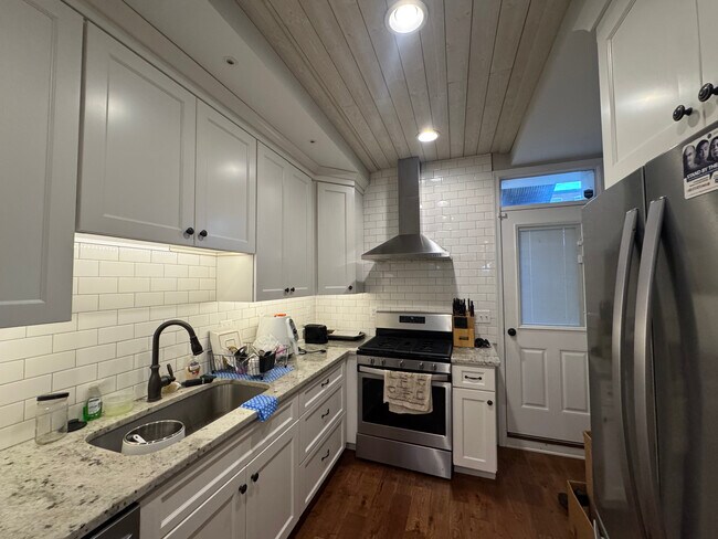 Kitchen - 812 W 34th St