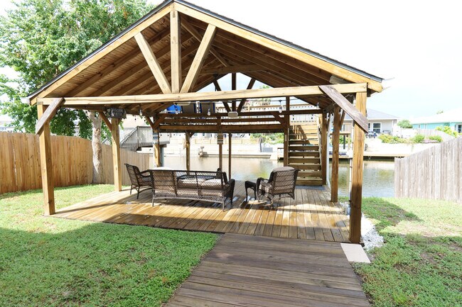 Building Photo - 15433 Cruiser St