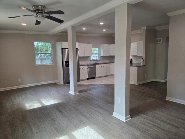 Building Photo - 21307 SE Hawthorne Rd