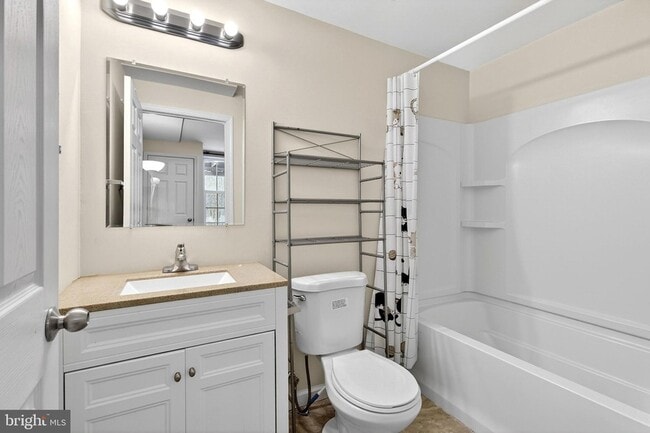 Building Photo - 48 Munro Rd