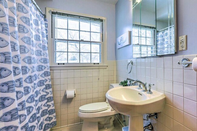 Building Photo - 1034 Clifton Hills Ave