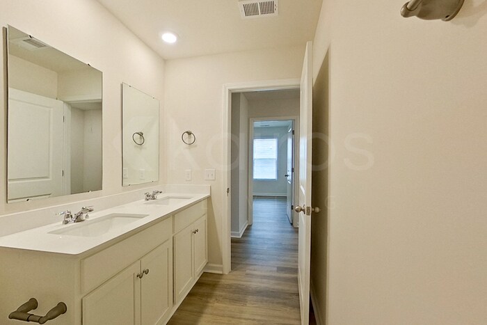 Building Photo - 123 Overstreet Way