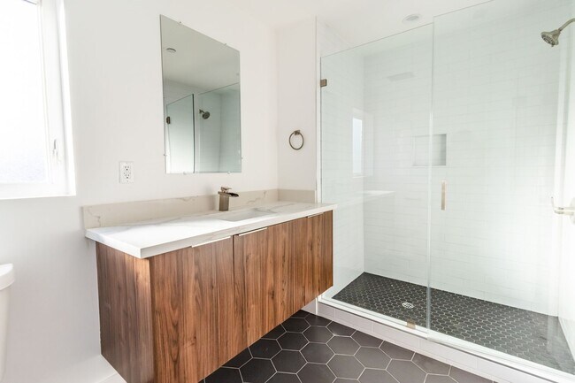 Building Photo - 148 S Madison Ave