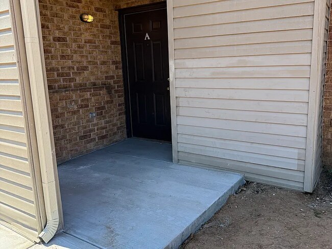 Building Photo - 1900 Dover St