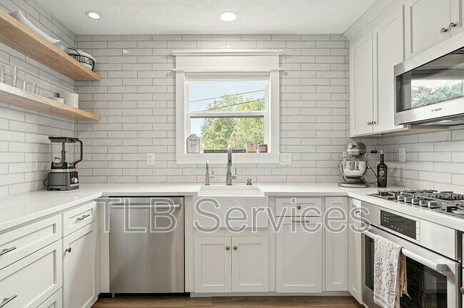 Building Photo - 7938 Elm Dr