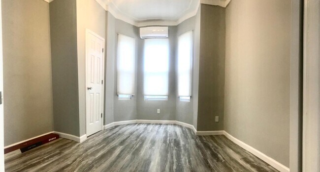 Building Photo - 913 N 15th St