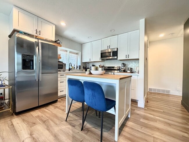 Building Photo - Updated 4-Bedroom Home in Salt Lake City!